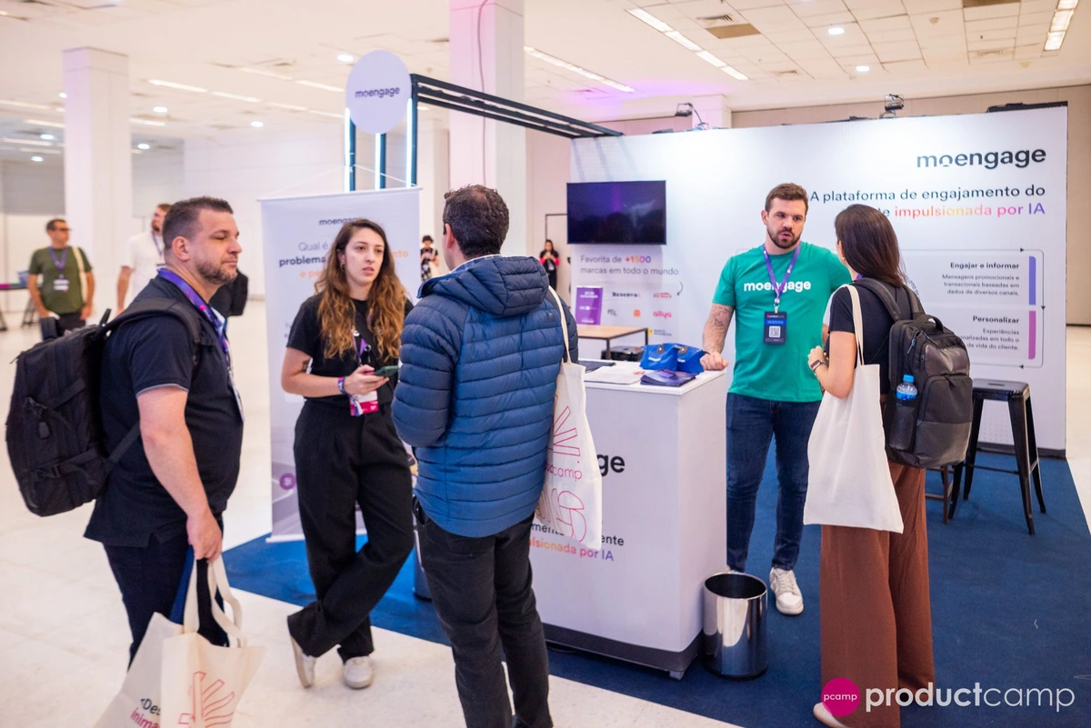 Grupo de profissionais de Produto reunido em um evento PM3